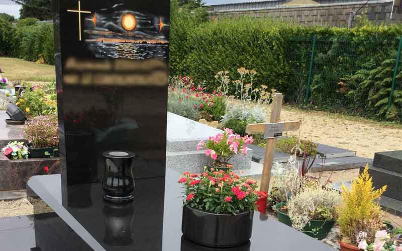 monument funéraire près de Pont-l'Abbé